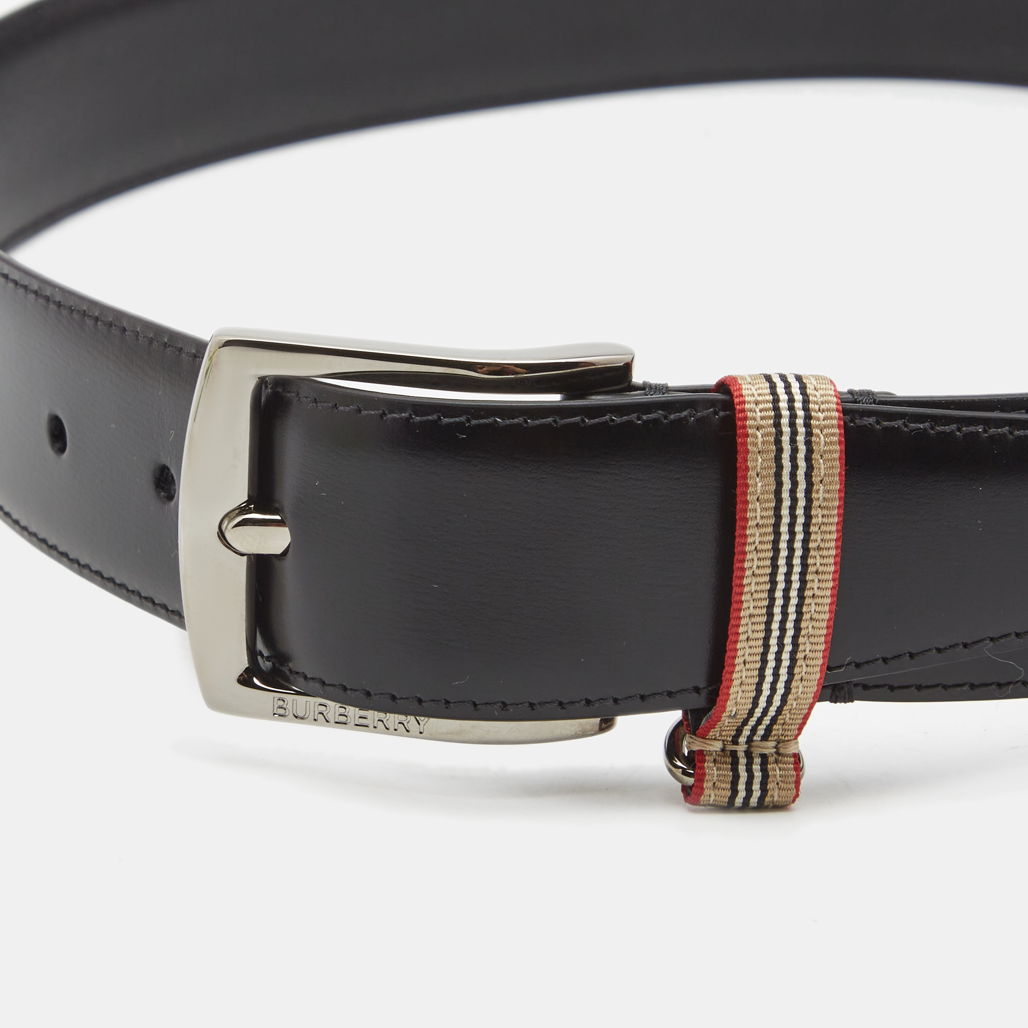 

Burberry Black Leather Gray Buckle Belt