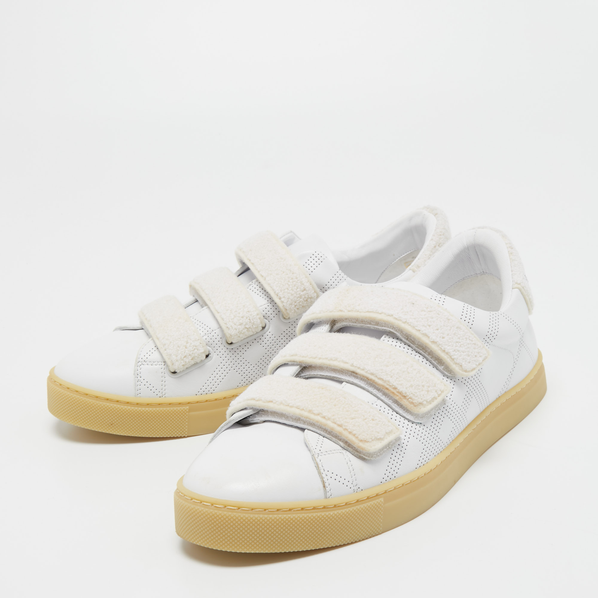 

Burberry White Leather Perforated Leather Bert Low Top Sneakers Size
