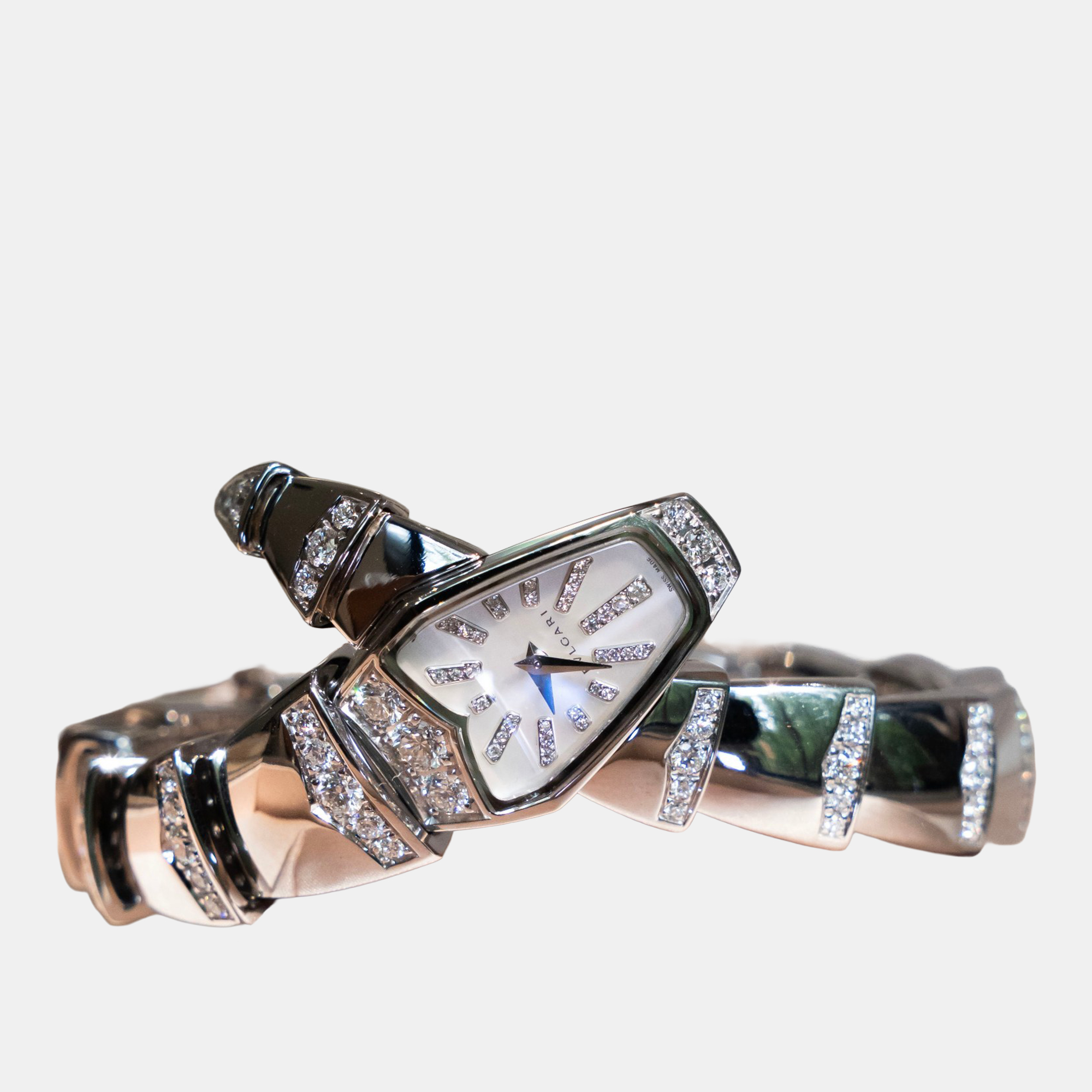 Pre-owned Bvlgari Bulgari Serpenti 102366 White Gold Half Diamond Quartz Watch 26 Mm