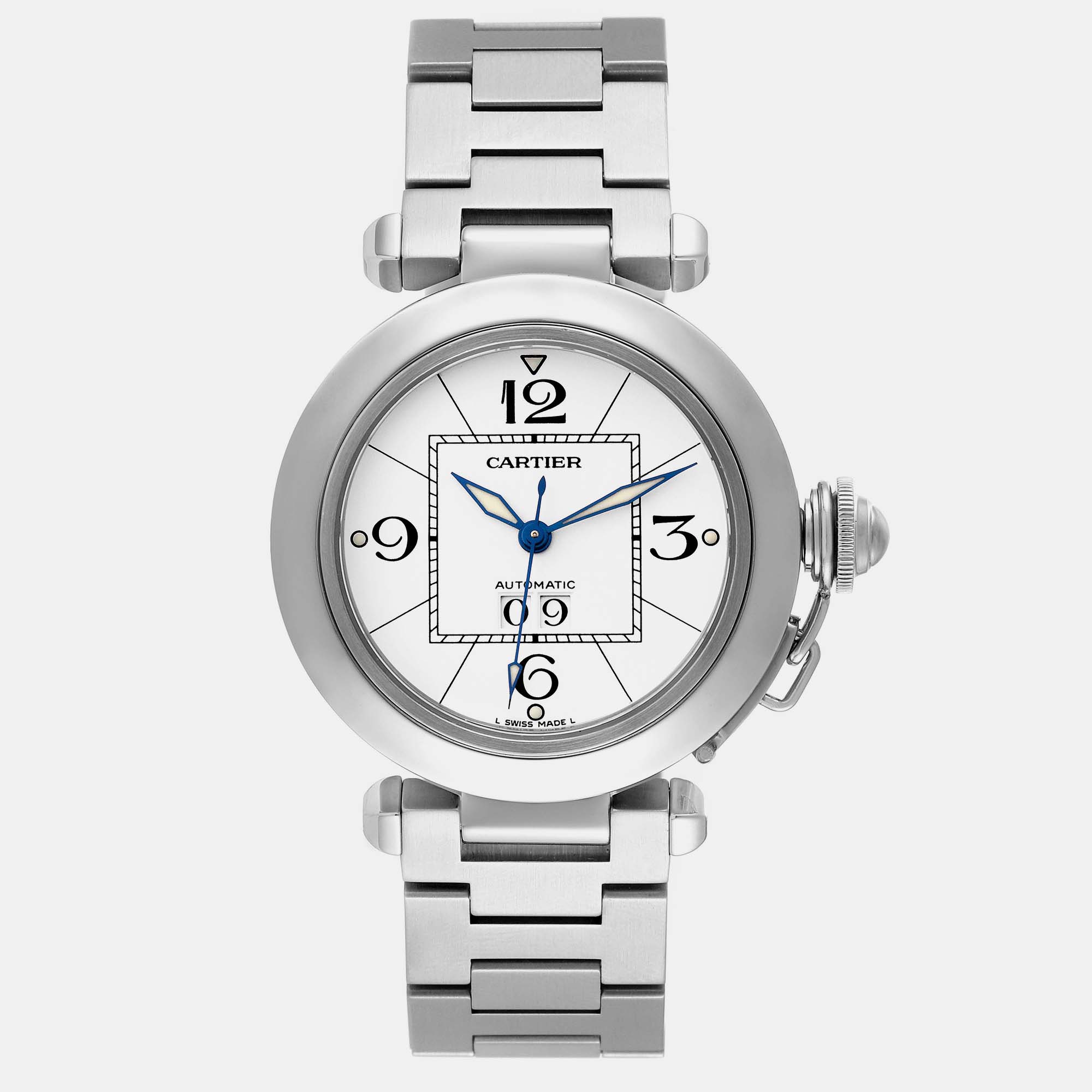 This authentic Cartier watch is characterized by skillful craftsmanship and understated charm. Meticulously constructed to tell time in an elegant way it comes in a sturdy case and flaunts a seamless blend of innovative design and flawless style.