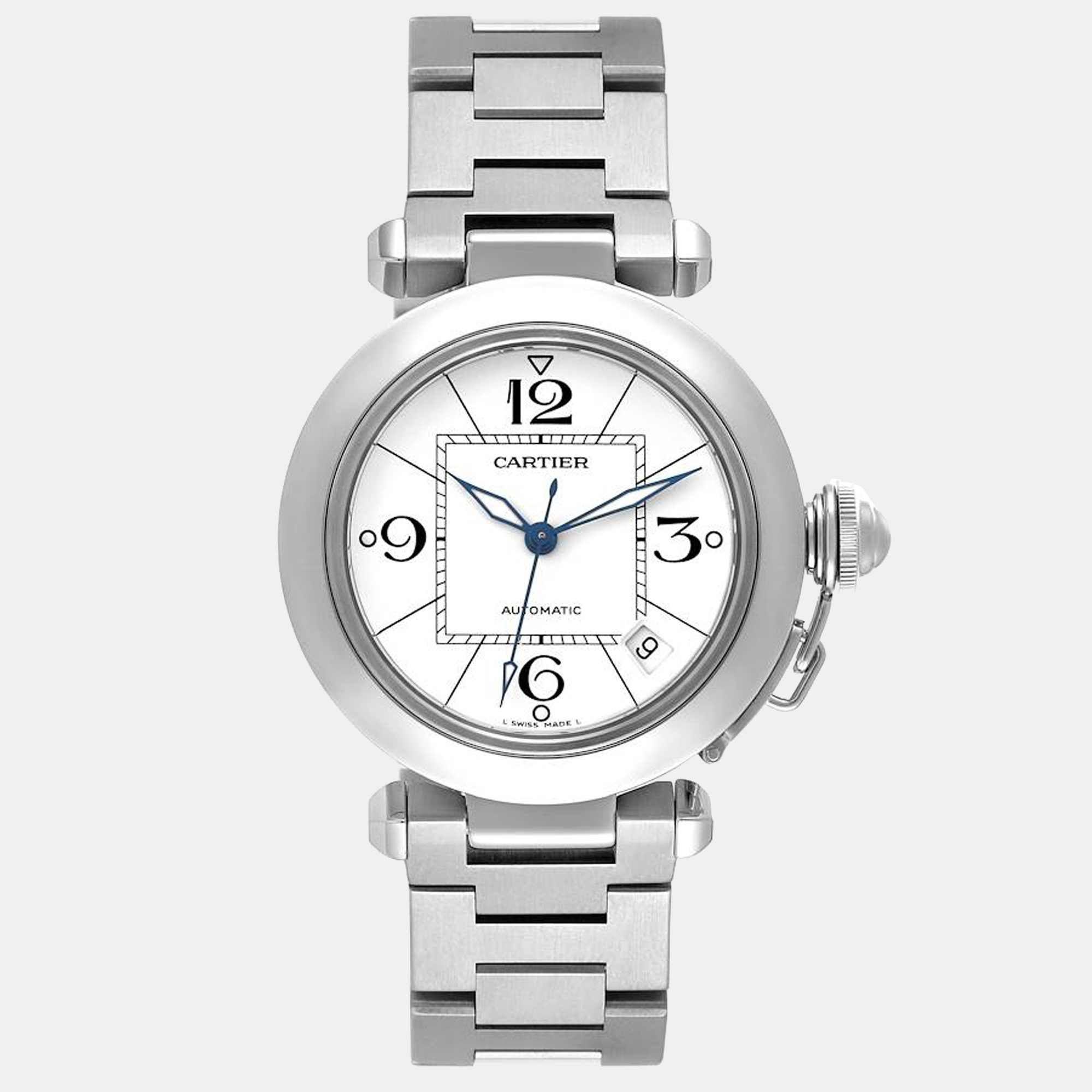 The charm of a finely crafted wristwatch accompanies the wearer through the years and to any occasion they have a date for. It is this charm infused with timeless luxury that makes this designer wristwatch such an incredible pick.