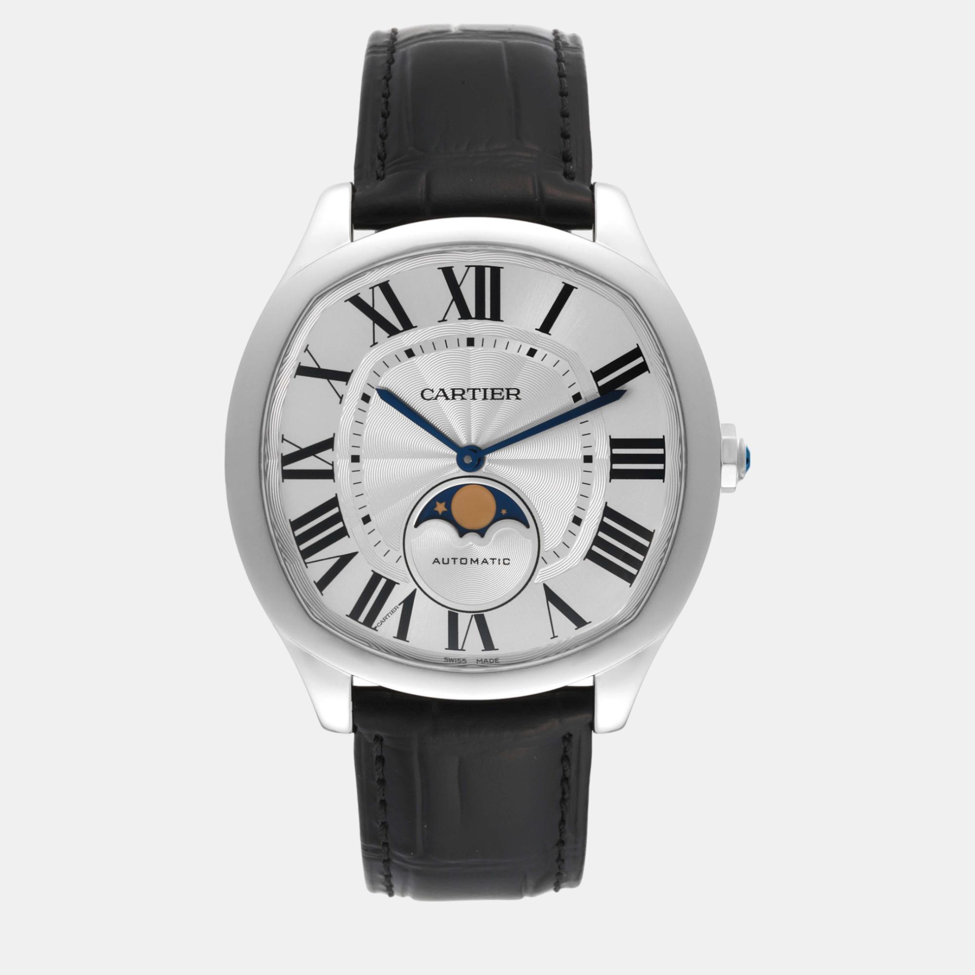 This authentic Cartier watch is characterized by skillful craftsmanship and understated charm. Meticulously constructed to tell time in an elegant way it comes in a sturdy case and flaunts a seamless blend of innovative design and flawless style.