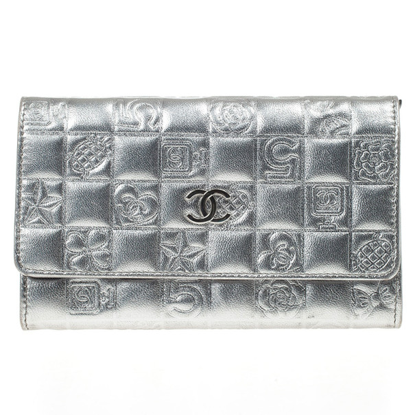Pre Owned Chanel Metallic Quilted Lambskin Lucky Symbols Wallet