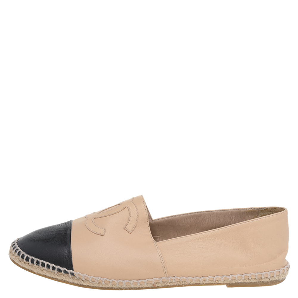 

Chanel Beige/Black Leather CC Slip On Espadrilles Size