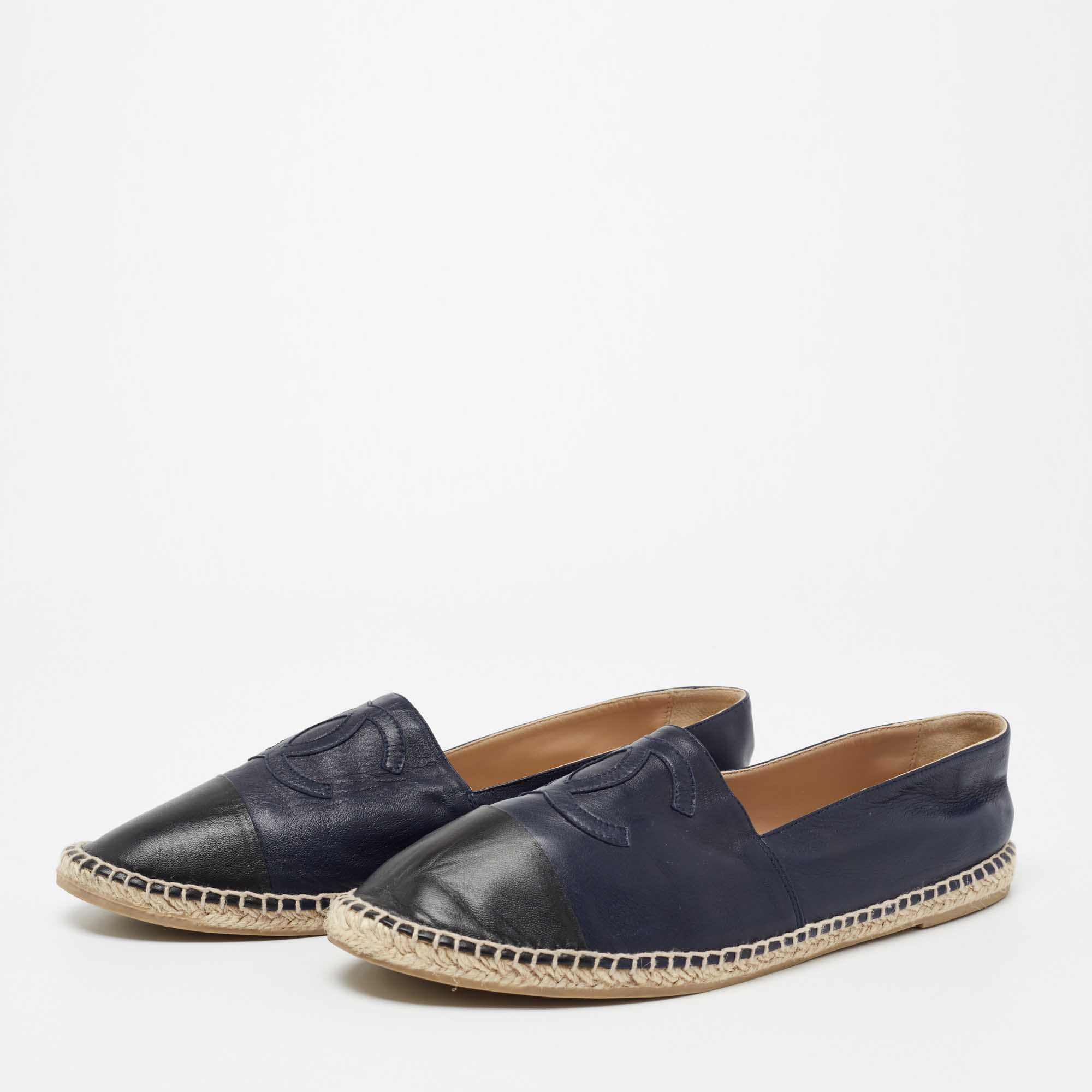 

Chanel Navy Blue/Black Leather CC Cap-Toe Espadrille Flats Size