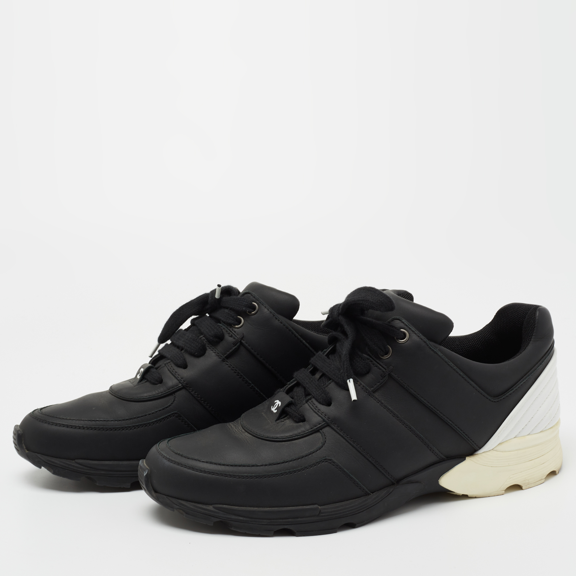 

Chanel Black/White Leather Lace Up CC Sneakers Size