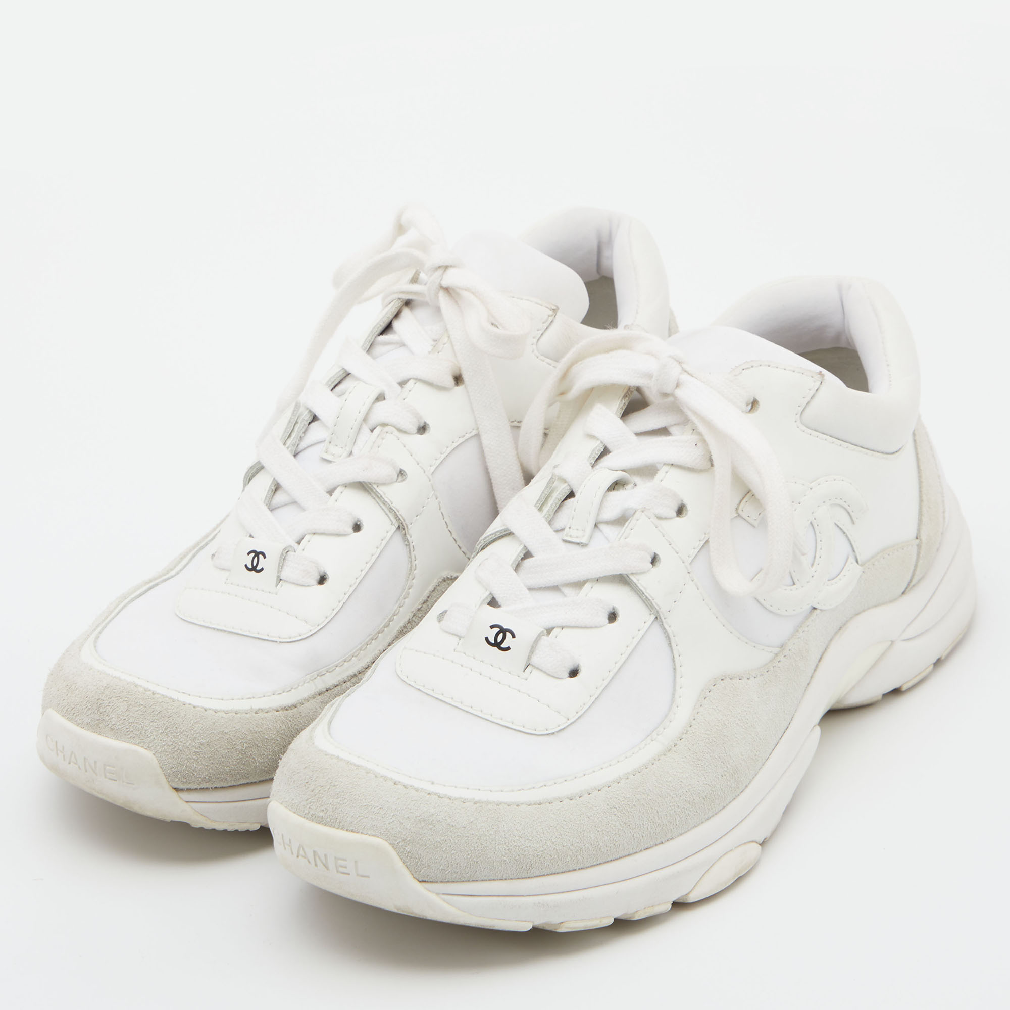 

Chanel White Nylon, Suede and Leather CC Low Top Sneakers Size