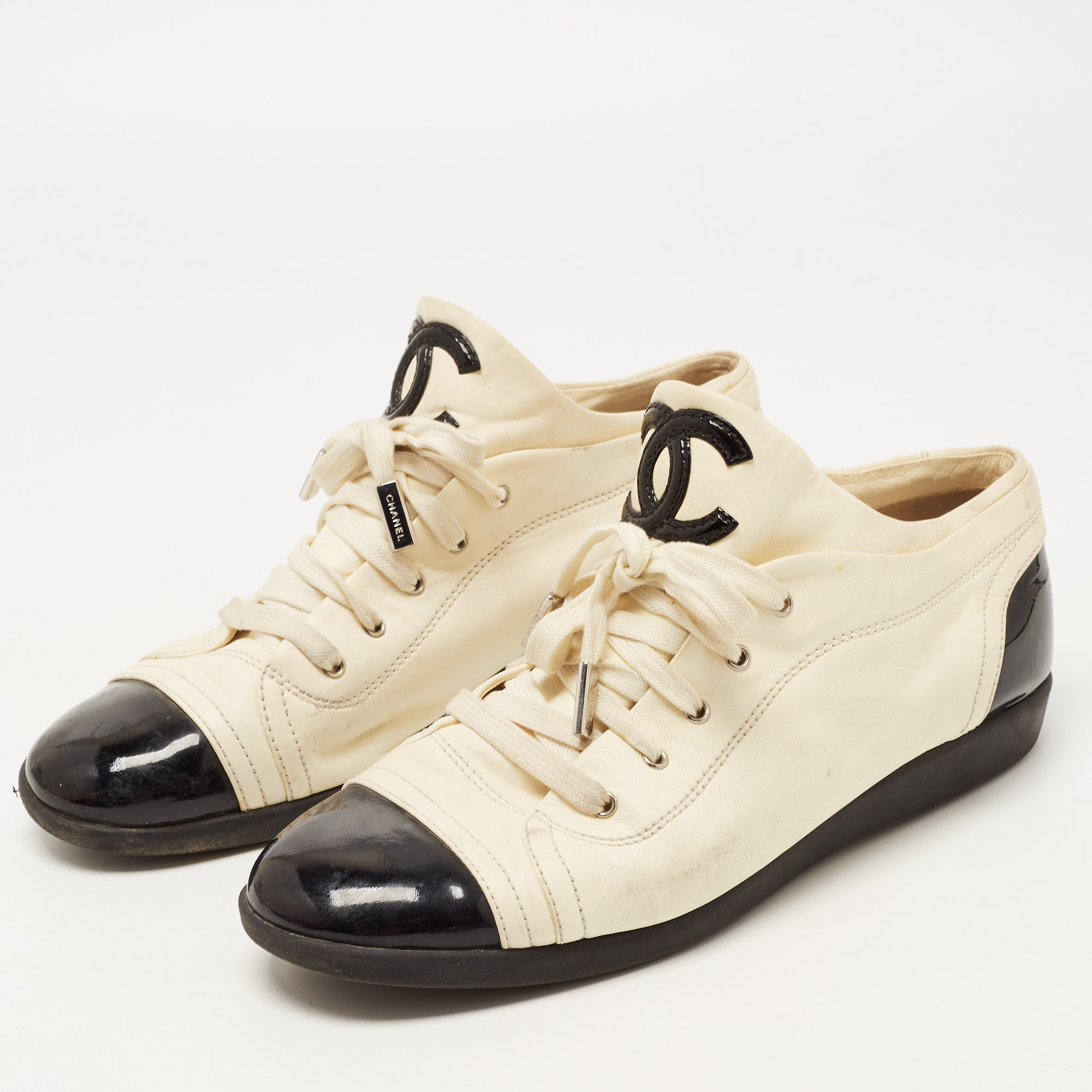 

Chanel Cream/Black Leather and Patent CC Cap Toe Low Top Sneakers Size