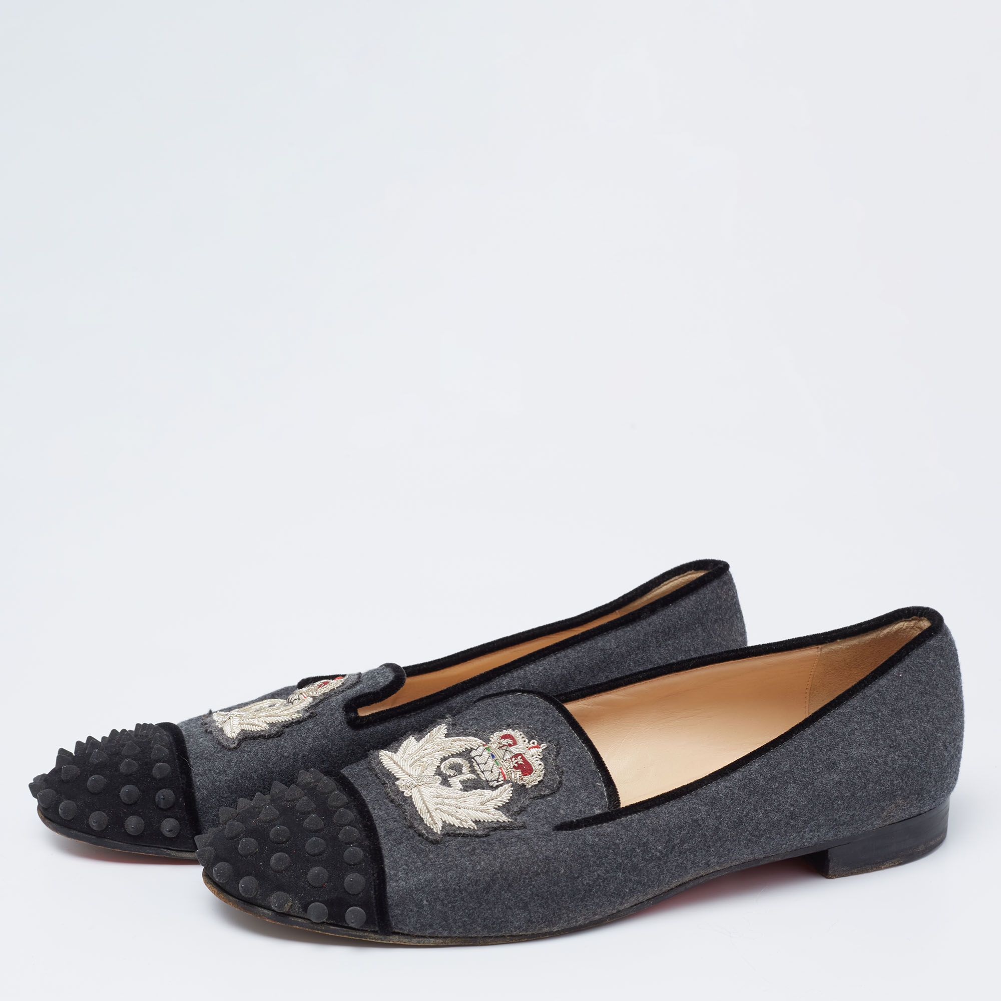 

Christian Louboutin Grey/Black Wool and Suede Harvanana Spiked Cap-Toe Smoking Slippers Size