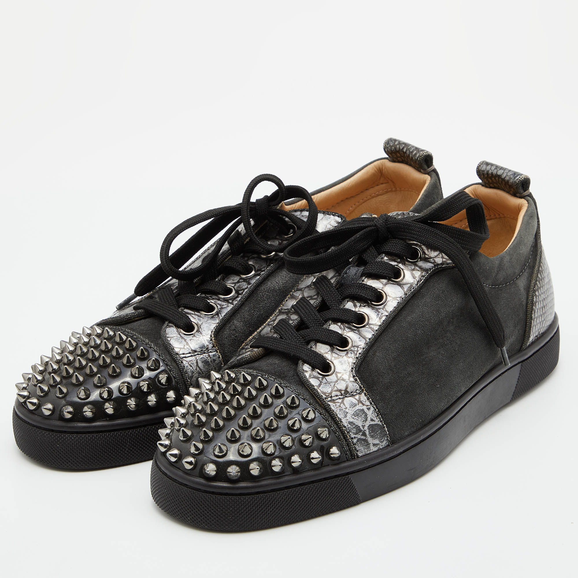 

Christian Louboutin Grey Leather and Suede Louis Junior Spike Low Top Sneakers Size