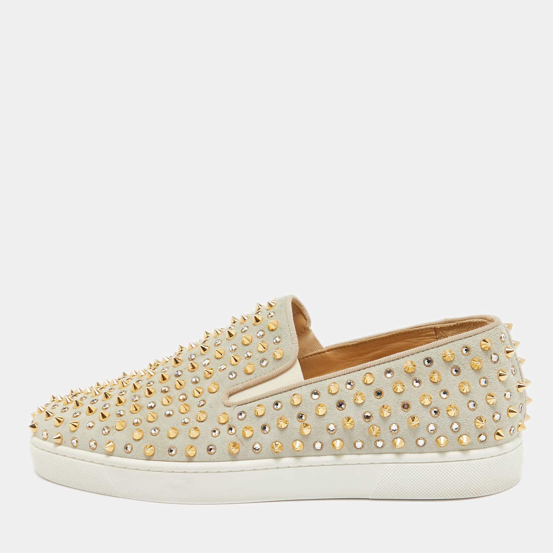 Give your outfit a luxe update with this pair of Christian Louboutin mens sneakers. The shoes are sewn perfectly to help you make a statement in them for a long time.