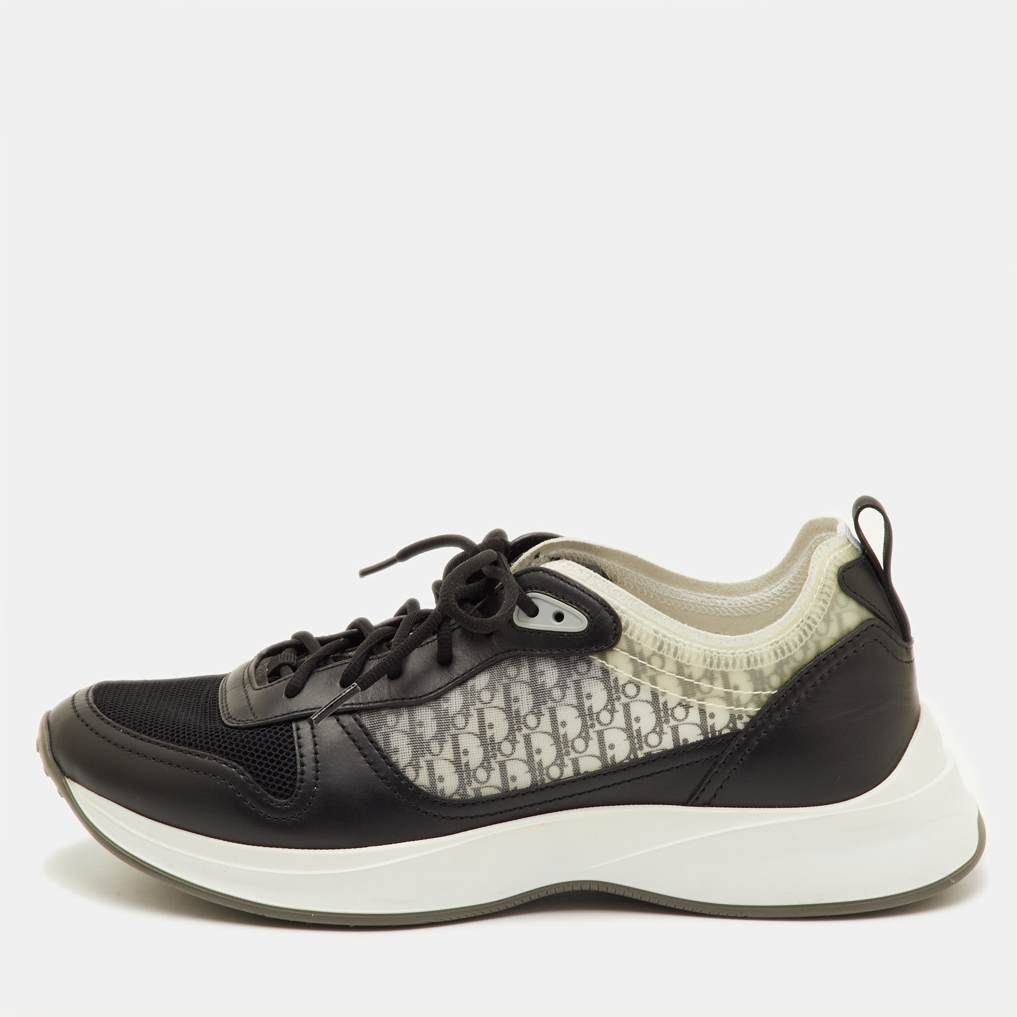 

Dior B25 Size  Black/White Oblique Mesh, Leather and Rubber Lace Up Sneakers