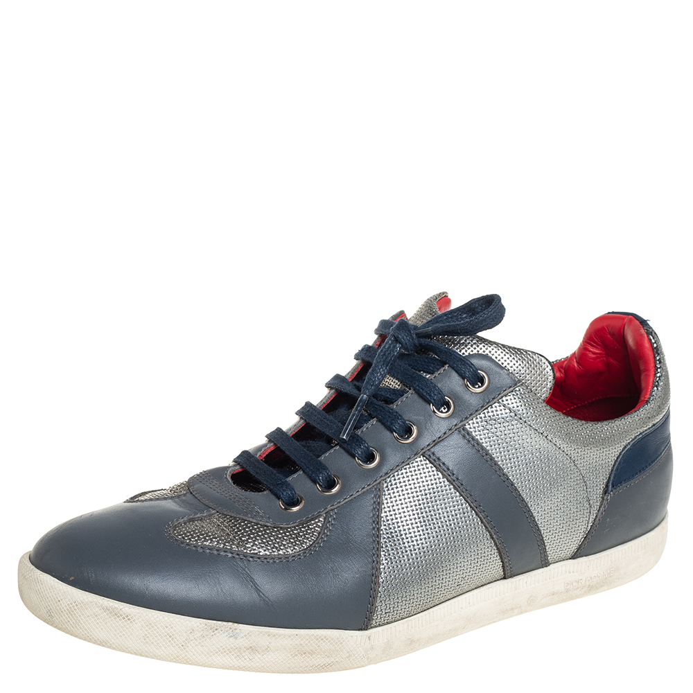 Diors timeless aesthetic and stellar craftsmanship in shoemaking is evident in these classic sneakers. They are made from leather in many shades and elevated by the labels logo on the counters. Finished off with laced up vamps you will love styling these kicks.