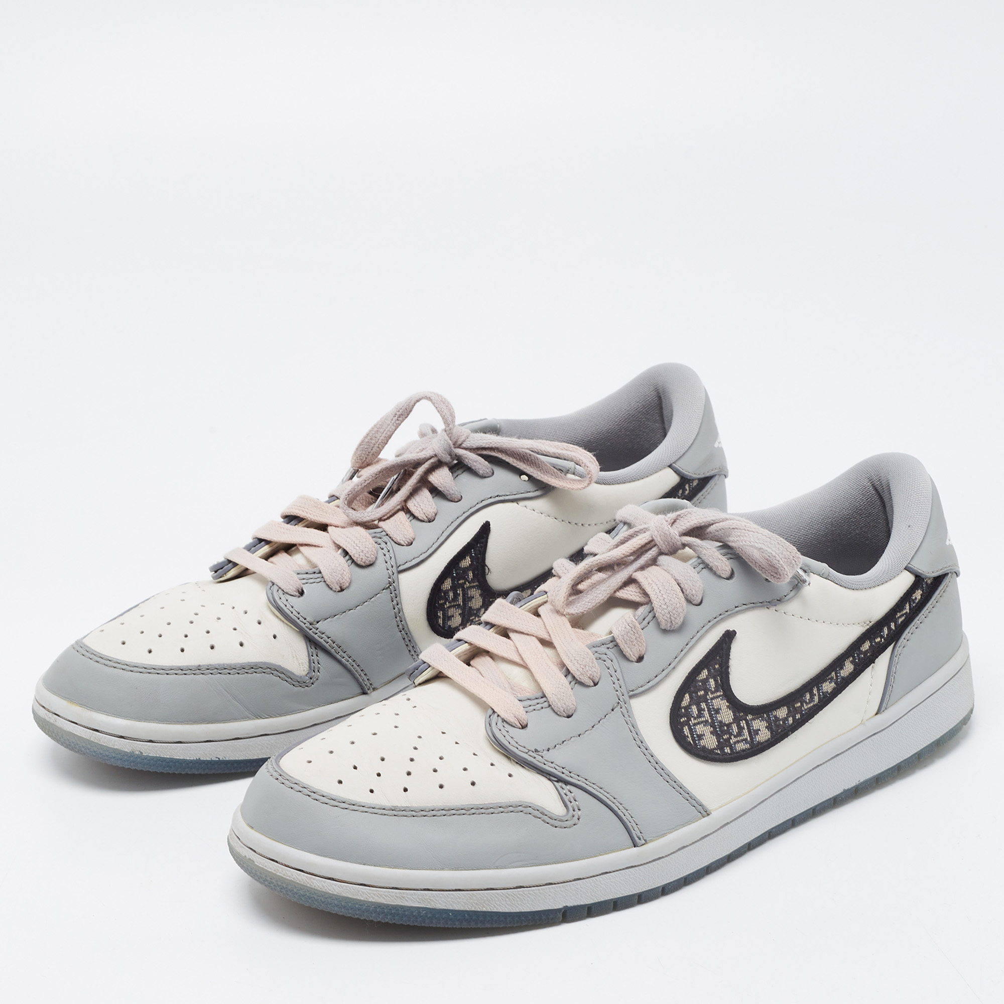 

Dior x Jordan Grey/White Leather Jordan 1 Low Top Sneakers Size