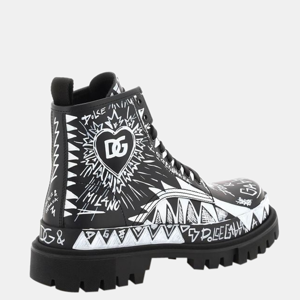

Dolce & Gabbana Black/White Graffiti Print Leather Boots Size US