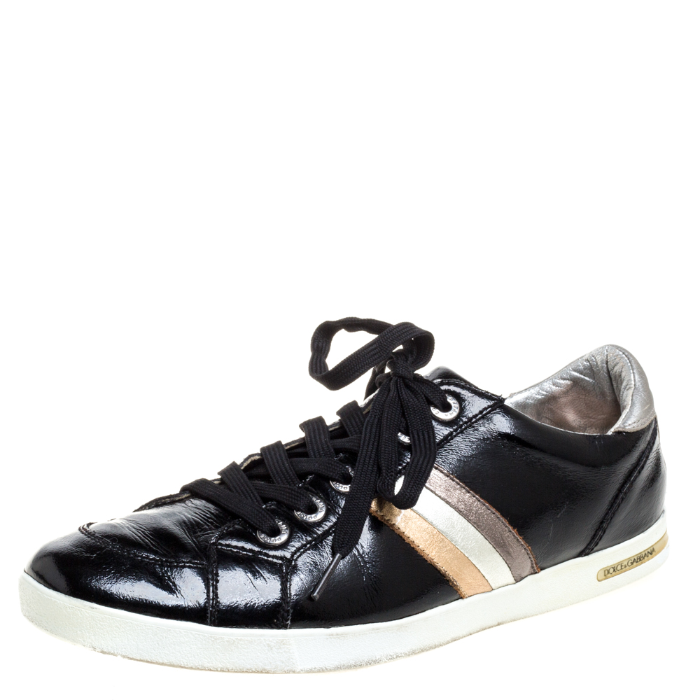 Youre sure to win glances with these sneakers from Dolce and Gabbana. Made from patent leather in a black shade they feature round toes lace ups and a low top silhouette. These sneakers are sure to lend one the perfect combination of comfort and style.