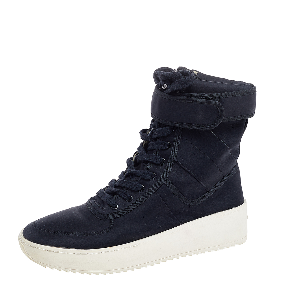 Comfortable sporty and luxurious these Fear of God sneakers are essential for your shoe closet Crafted from neoprene in a black shade these kicks are made into a round toe silhouette and equipped with laces on the vamps.