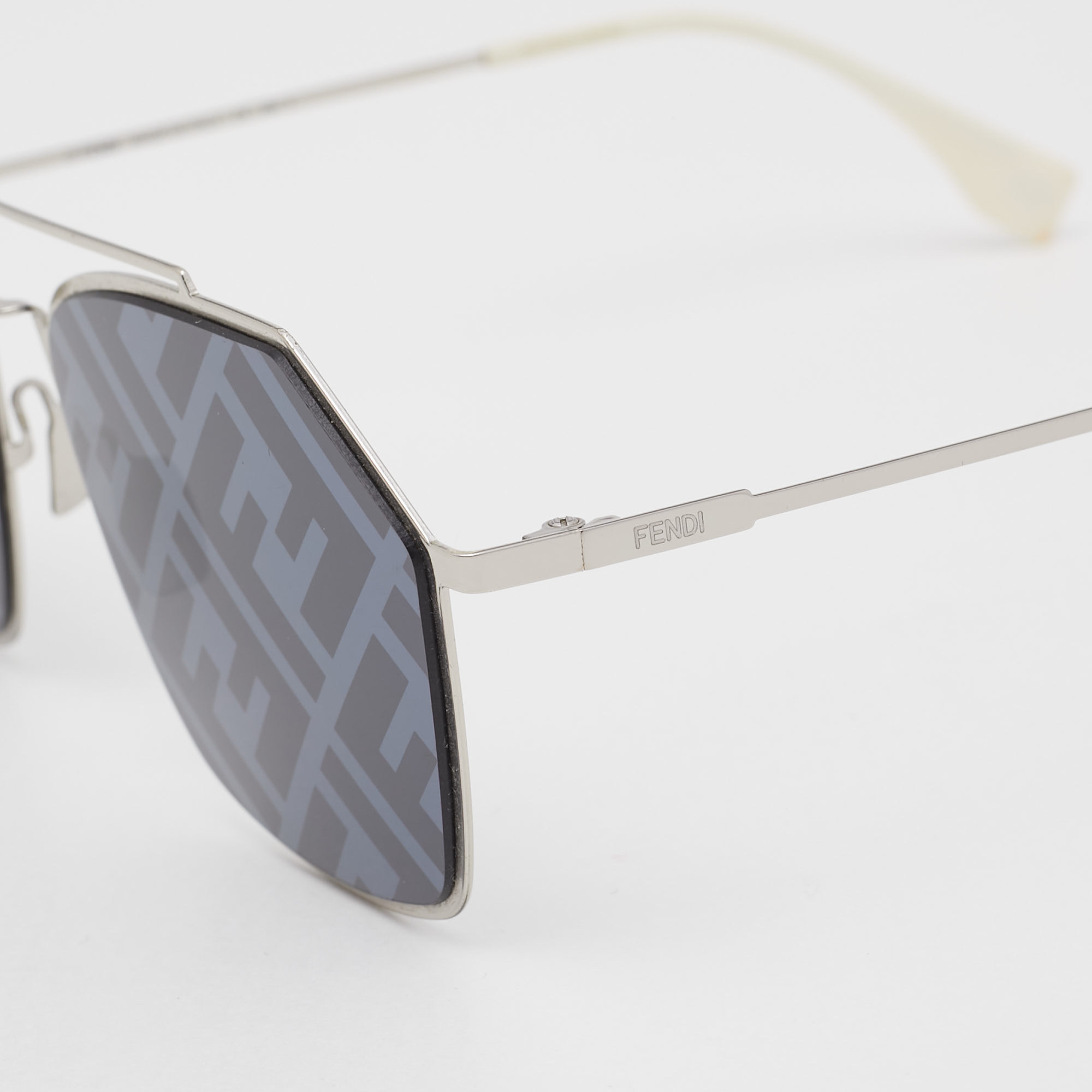 

Fendi Black/White FF Eyeline Sunglasses