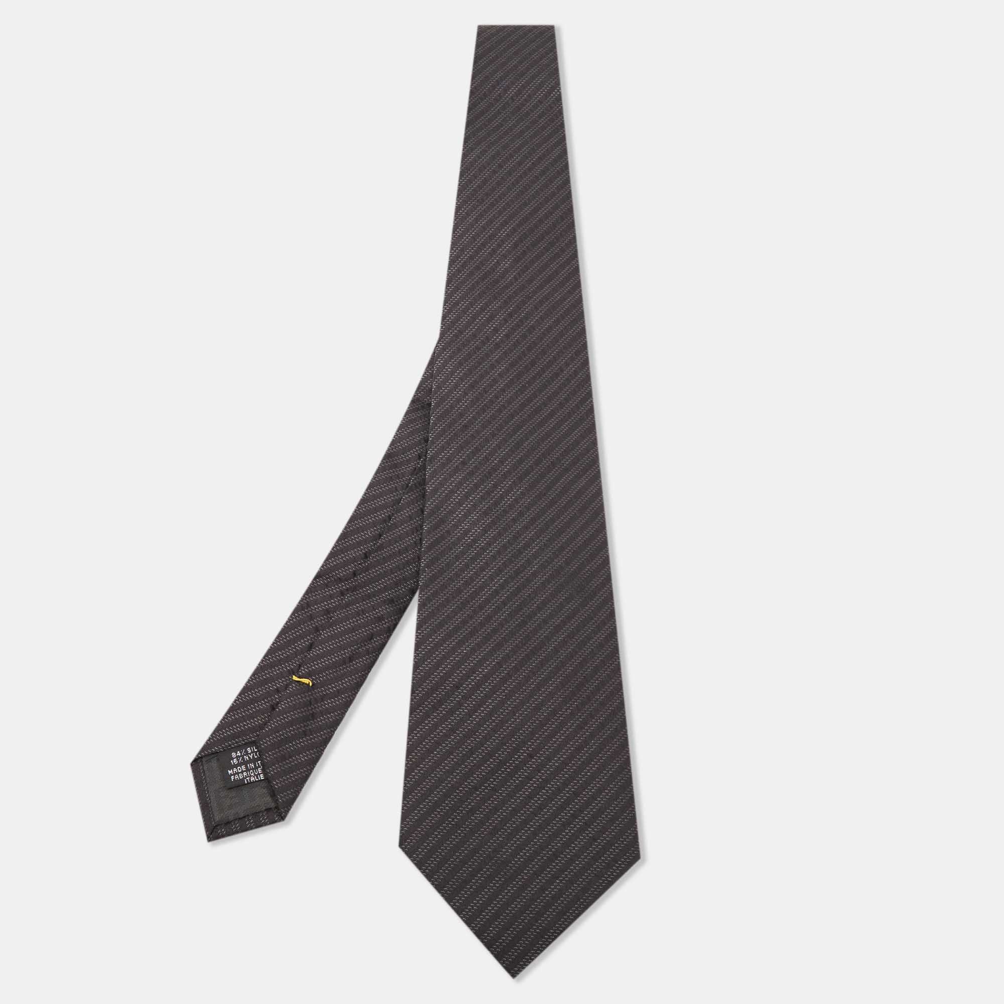 Pick this Fendi tie to give your formal look a touch of luxury. It is cut from silk and detailed with stripes all over. It is finished with the brand label on the back.