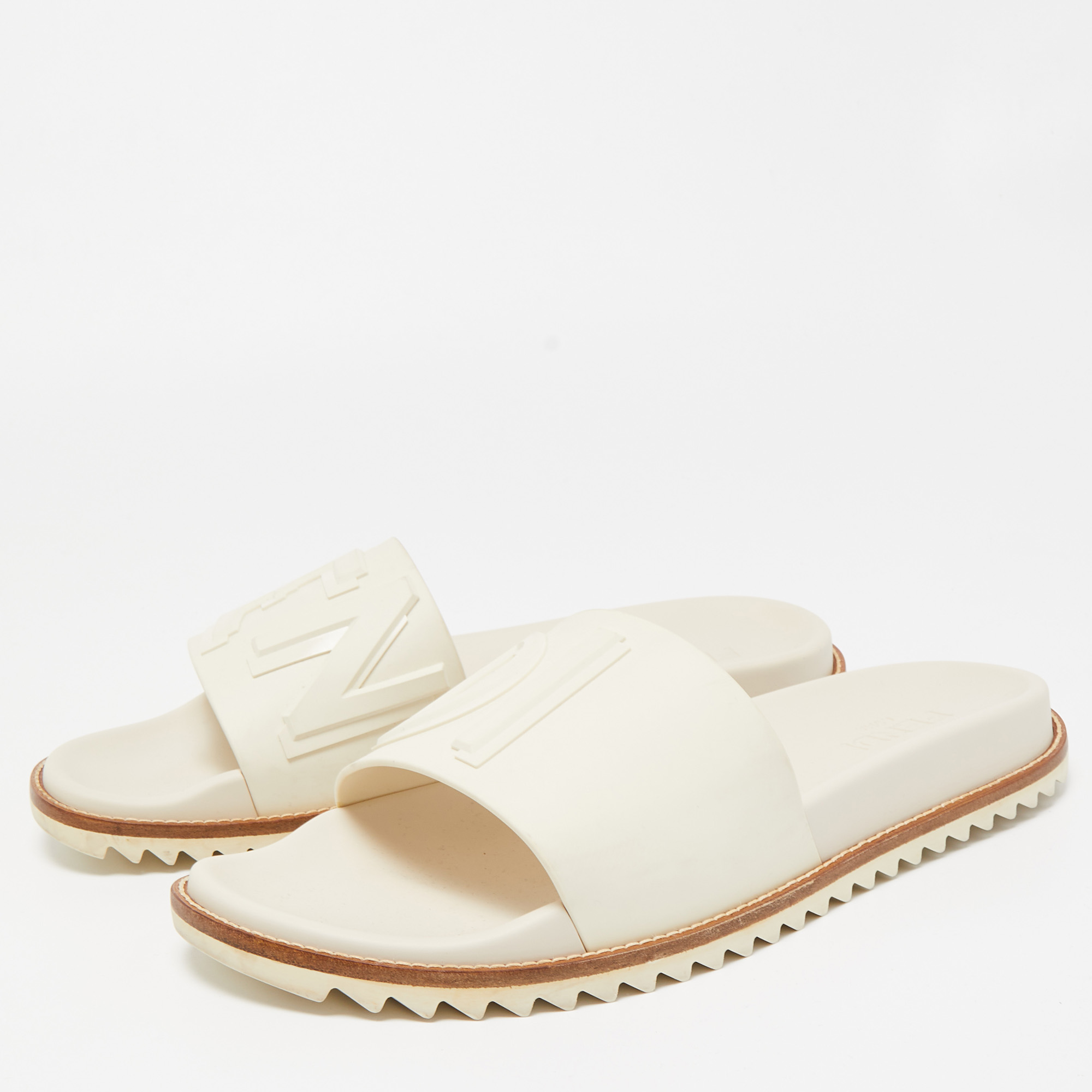 

Fendi Cream Rubber Embossed Logo Slides Size