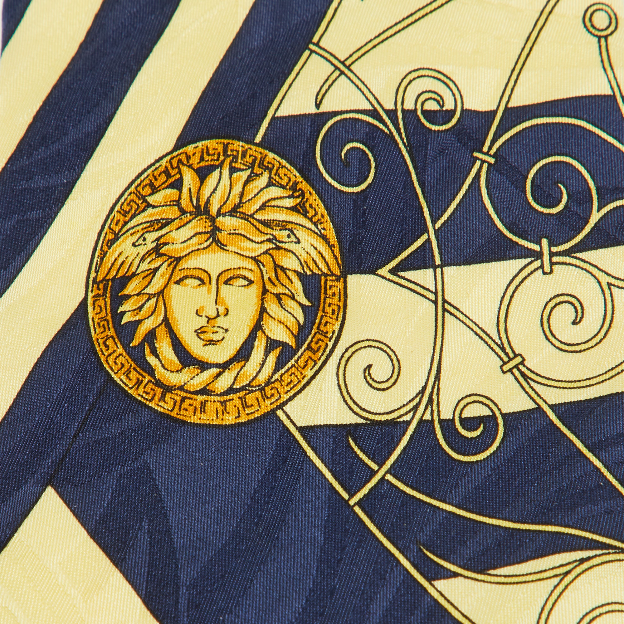 Gianni Versace Vintage Yellow/Blue Print Silk Traditional Tie 