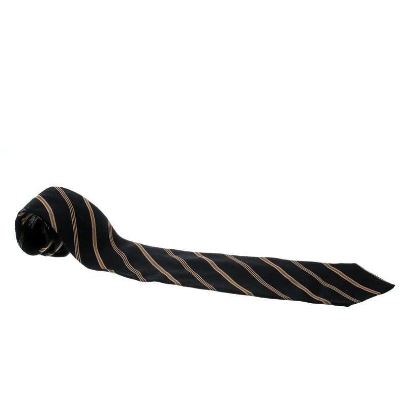 Cut from quality silk this Giorgio Armani tie features diagonal stripes in jacquard all over. The piece is complete with the label as the keeper loop on the back. Look smart by pairing it with neat shirts.