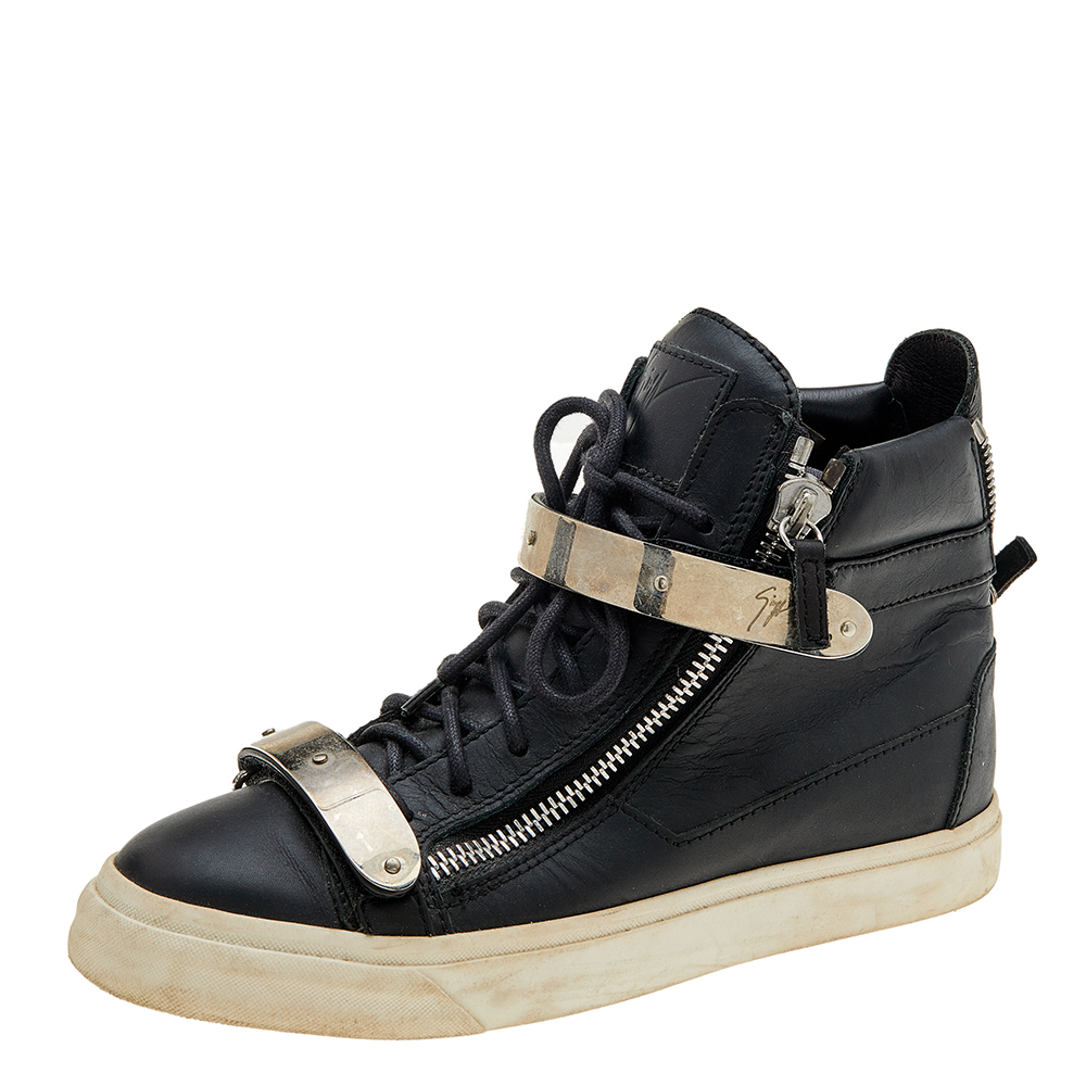 The velcro straps on the upper and silver tone accents give these Giuseppe Zanotti sneakers a high appeal. Constructed from black leather they flaunt lace up vamps brand detailed heels and durable rubber soles. The zipper closure design on the sides and counters gives the pair a functional finish.