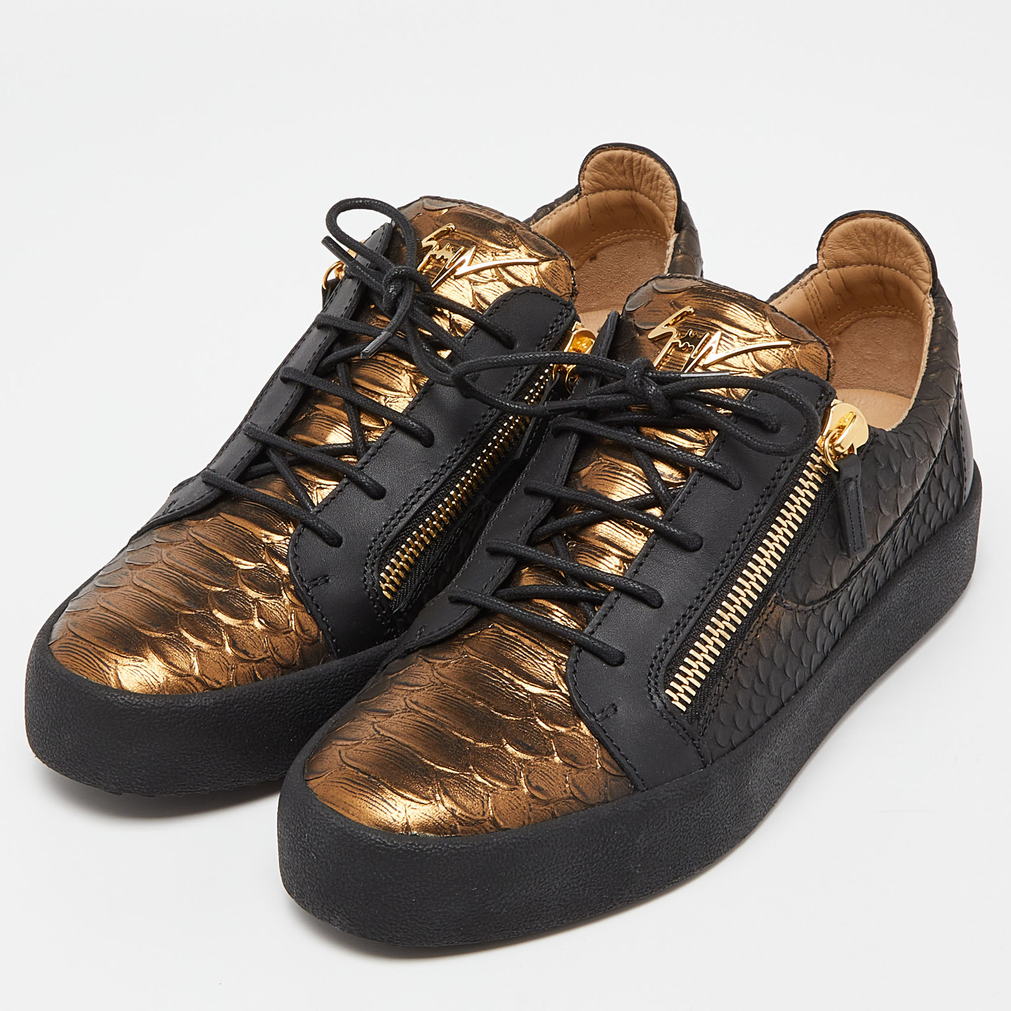 

Giuseppe Zanotti Black/Gold Low Top Sneakers Size