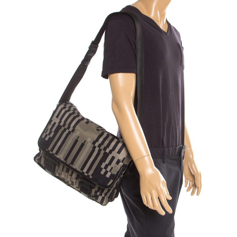 

Givenchy Green Printed Nylon and Leather Trim Messenger Bag