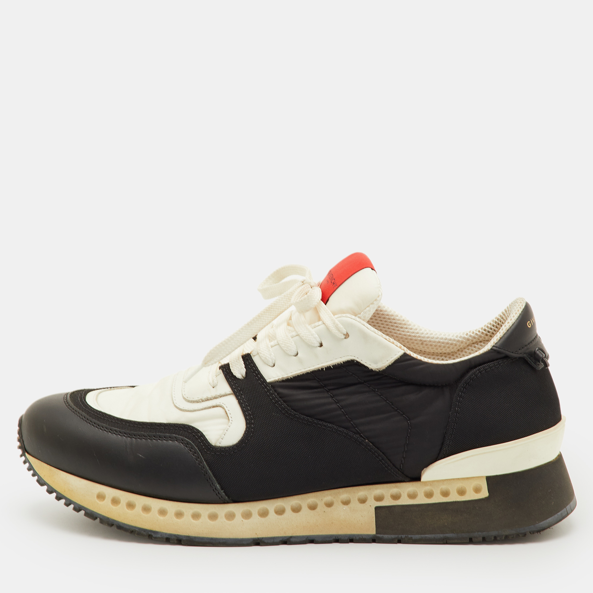 

Givenchy Size  Black/White Leather and Fabric Low Top Sneakers