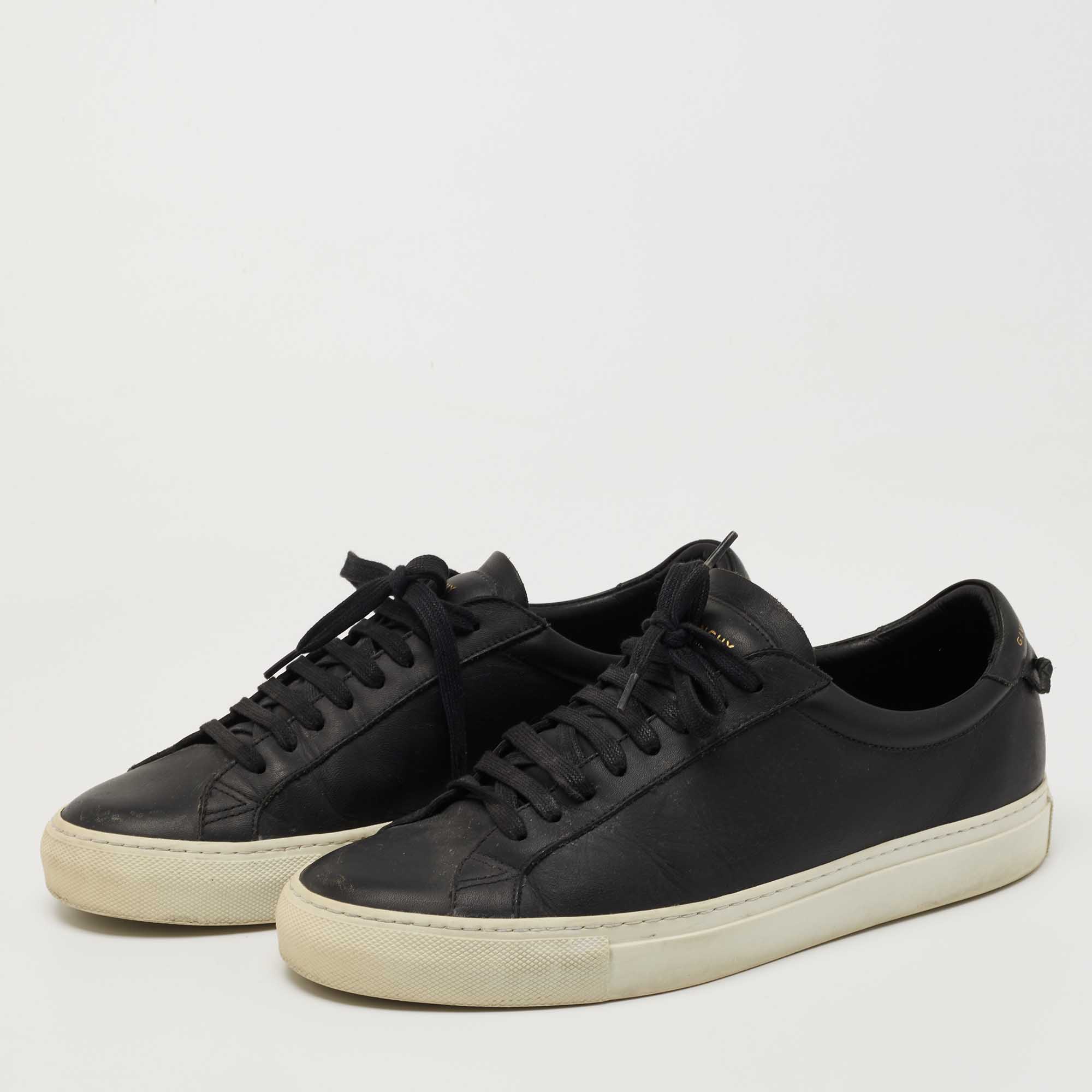 

Givenchy Black Leather Low Top Sneakers Size