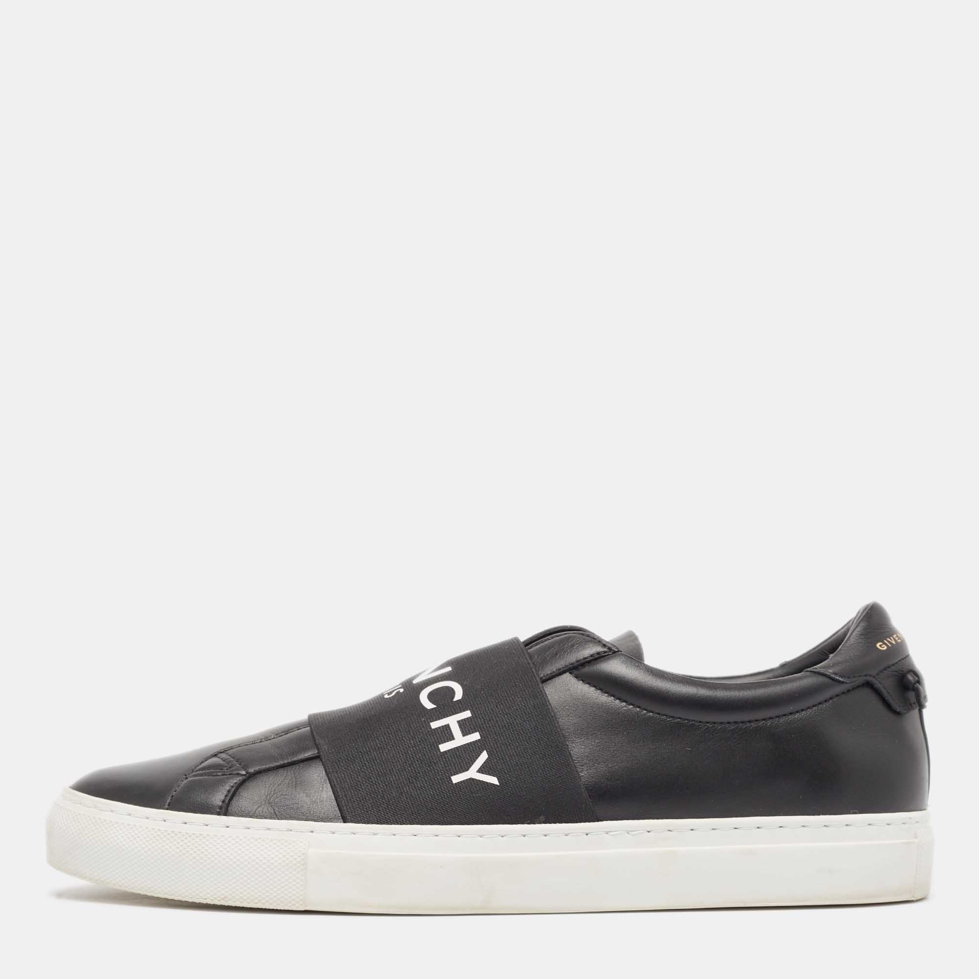 Coming in a classic silhouette these designer sneakers are a seamless combination of luxury comfort and style. These sneakers are finished with signature details and comfortable insoles.