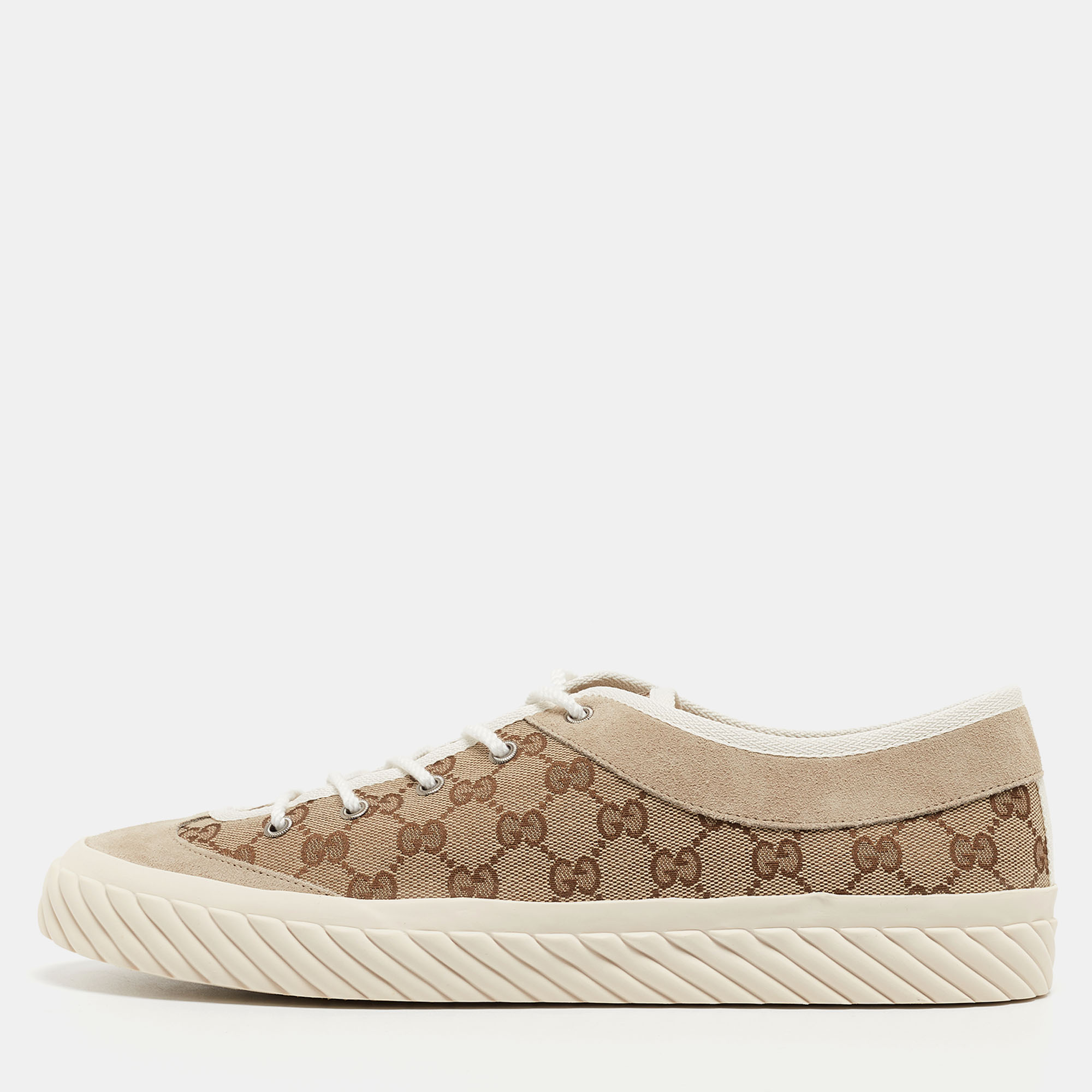 Cloak your feet with these luxuriously designed Gucci sneakers. Created from canvas and suede they come equipped with lace up vamps rubber soles and durable footbeds.