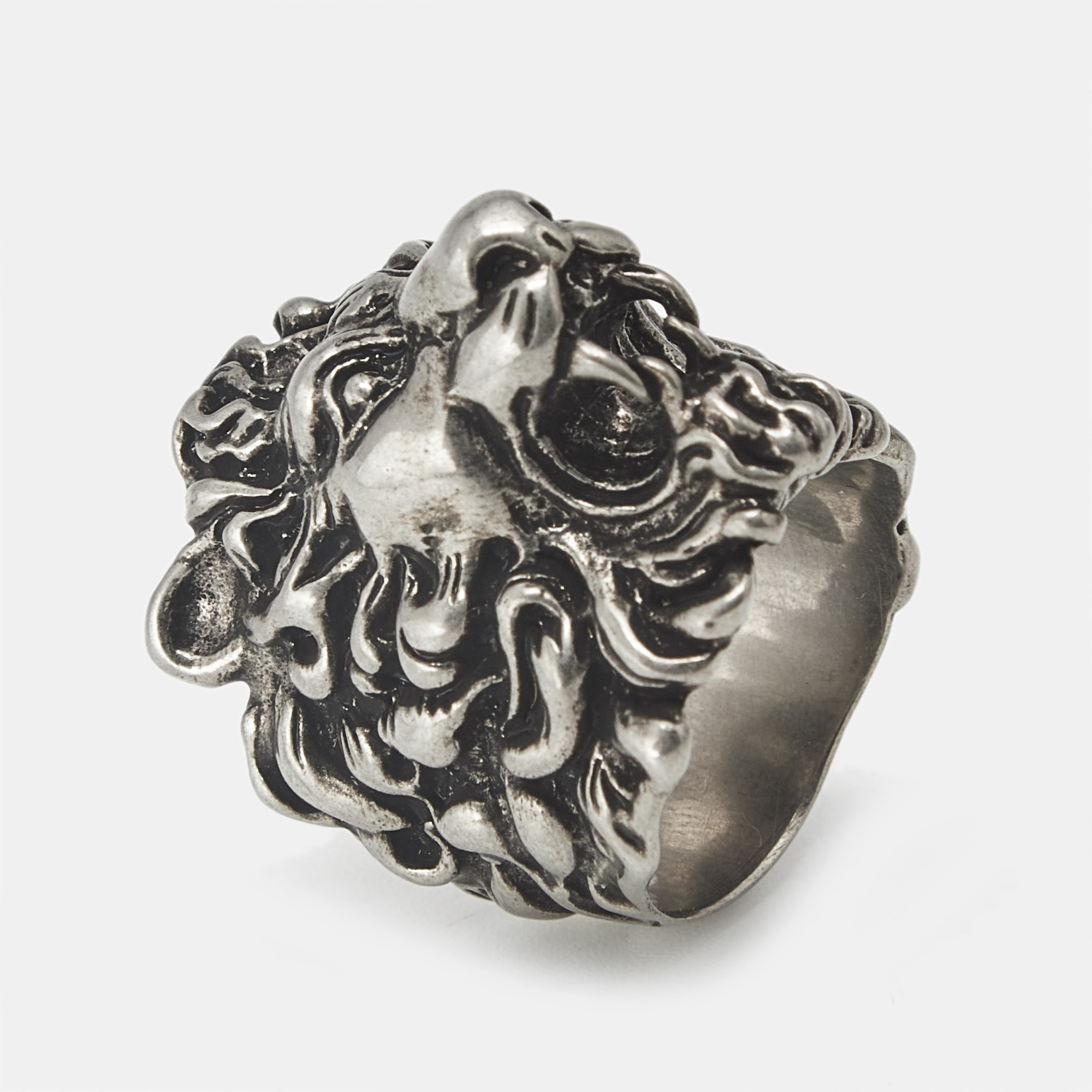 

Gucci Lion Head Motif Silver Tone Ring Size