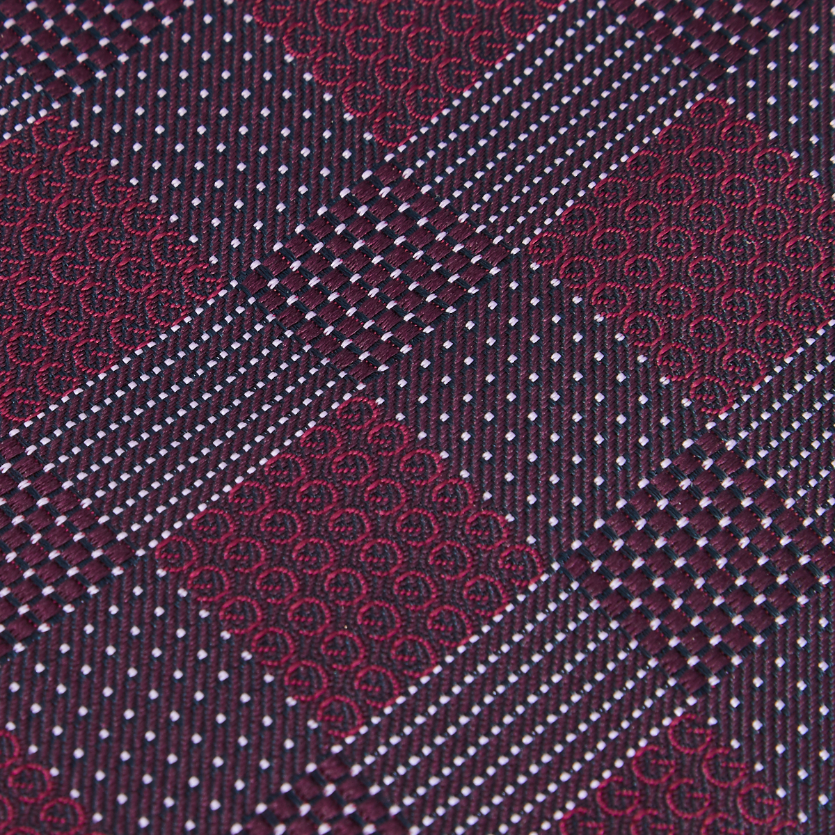 

Gucci Purple Diagonal Patterned Jacquard Silk Tie