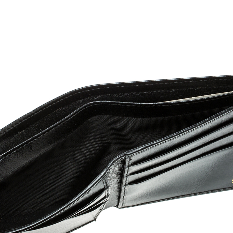 gucci wallet inside