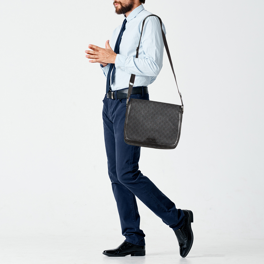 Gucci Black GG Supreme Canvas Messenger Bag