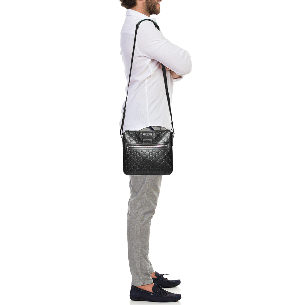 

Gucci Black Guccissima Leather Zip Messenger Bag