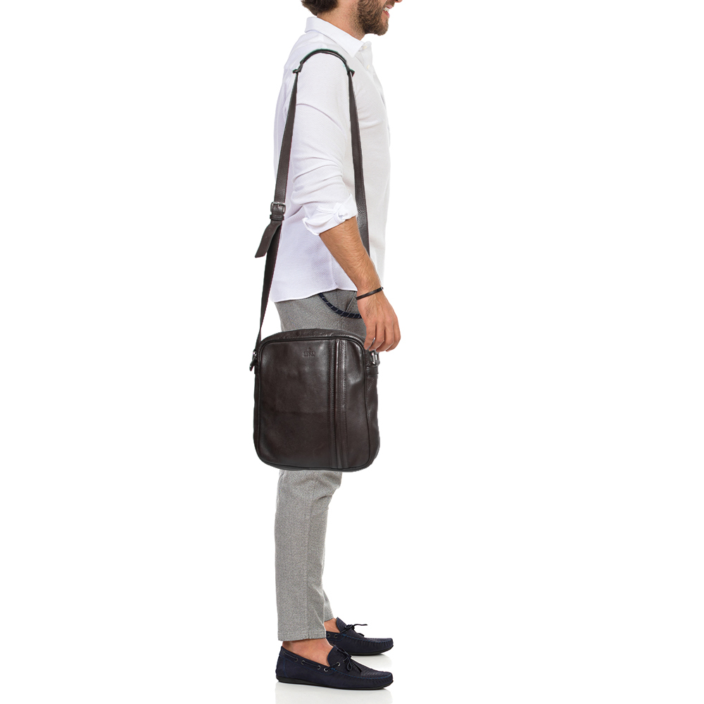 

Gucci Dark Brown Leather Messenger Bag