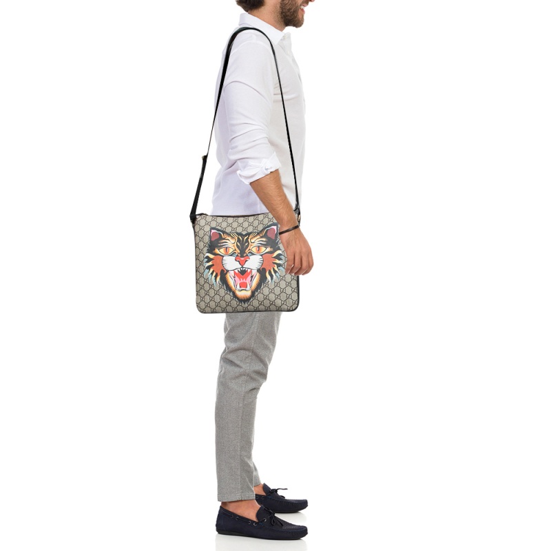 

Gucci Beige/Black GG Supreme Canvas And Leather Angry Cat Print Flat Messenger Bag