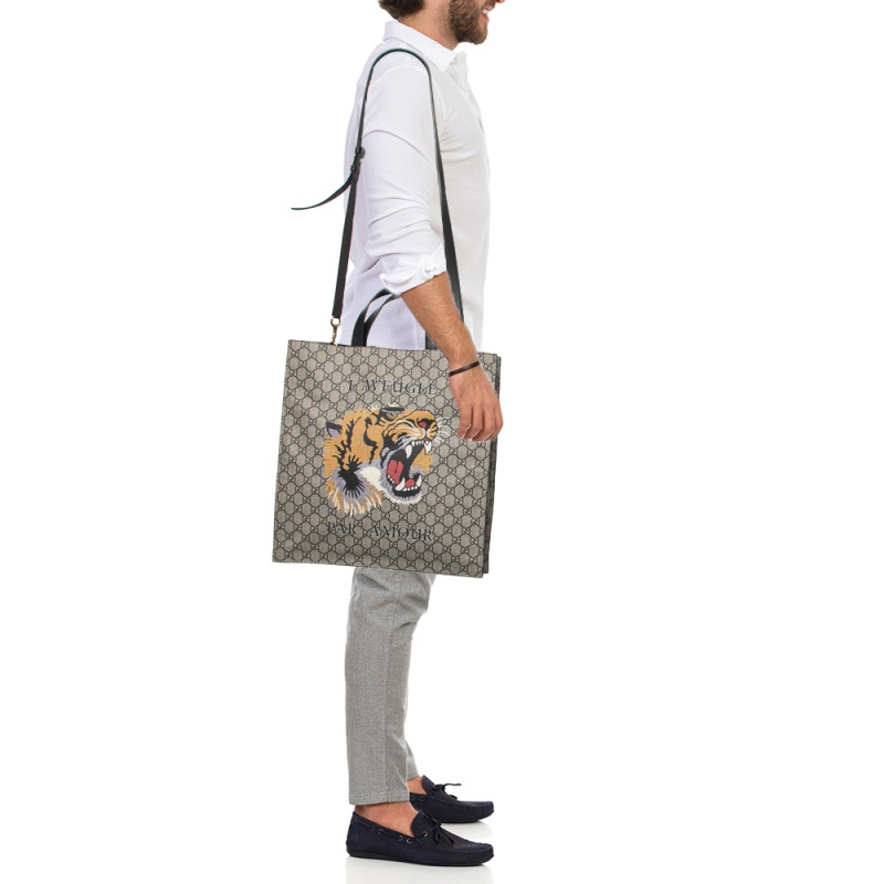 

Gucci Beige GG Supreme Canvas L'Aveugle Par Amour Tote