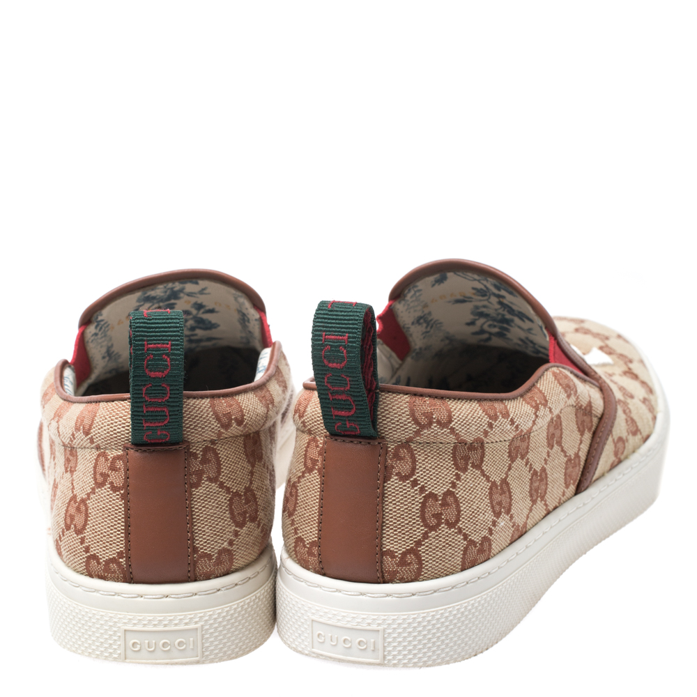 Gucci Men's Beige GG Canvas NY Yankees Patch Slip On Sneakers – COUTUREPOINT