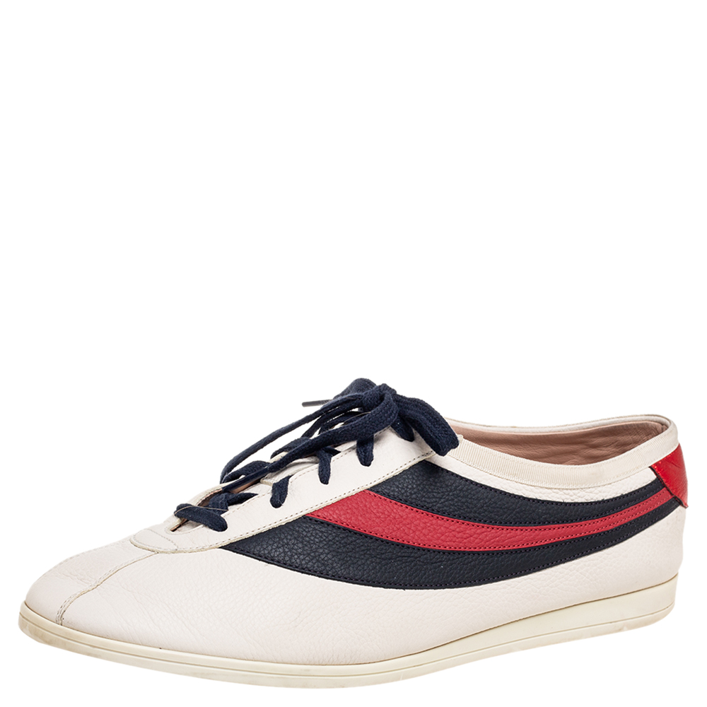 These Gucci low top sneakers are an absolute must have and are the perfect everyday shoes. Made from leather the off white pair comes with lace ups comfortable insoles and tough rubber soles. Team them with any casuals for an effortlessly cool look.