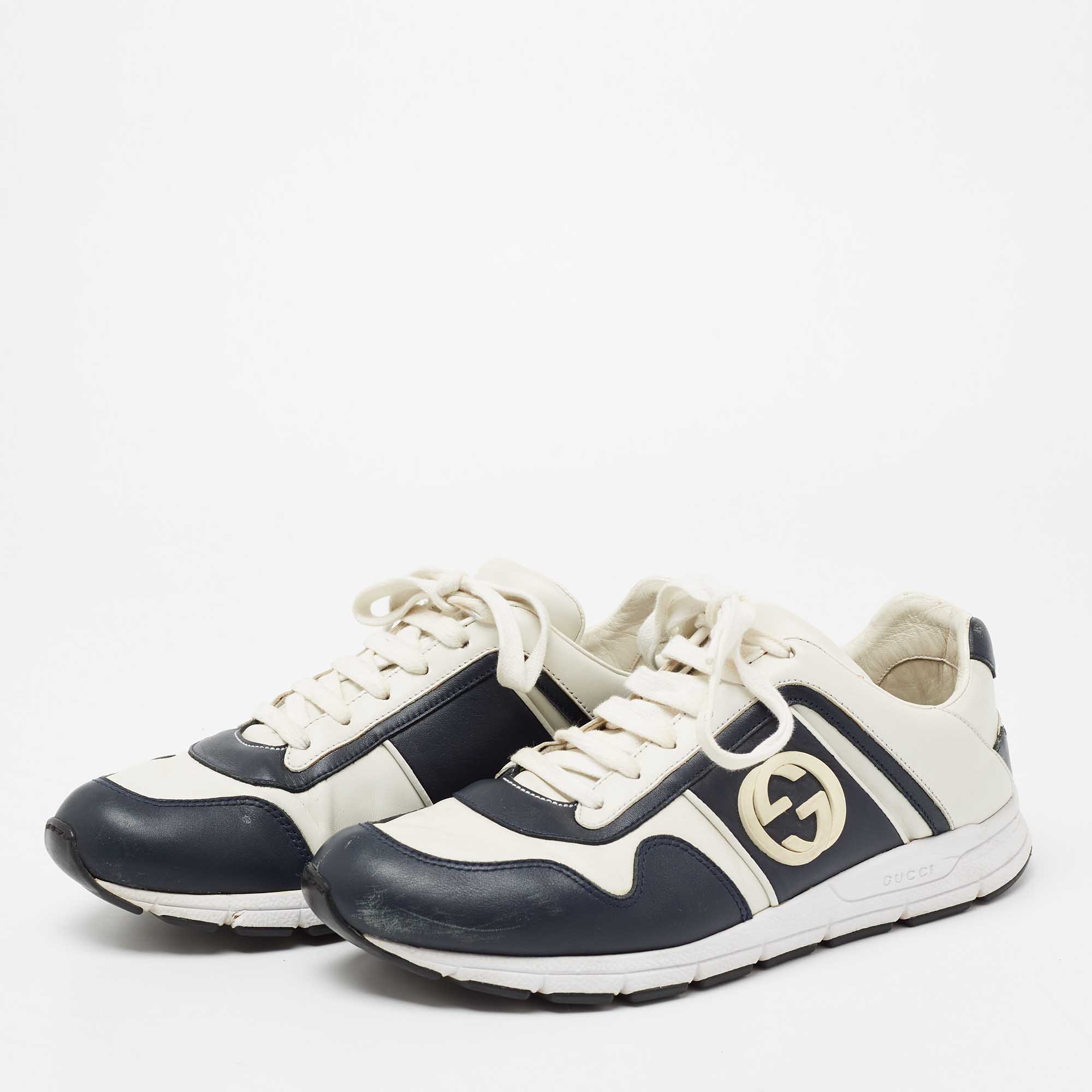 

Gucci White/Navy Blue Leather Interlocking G Low Top Sneakers SIze