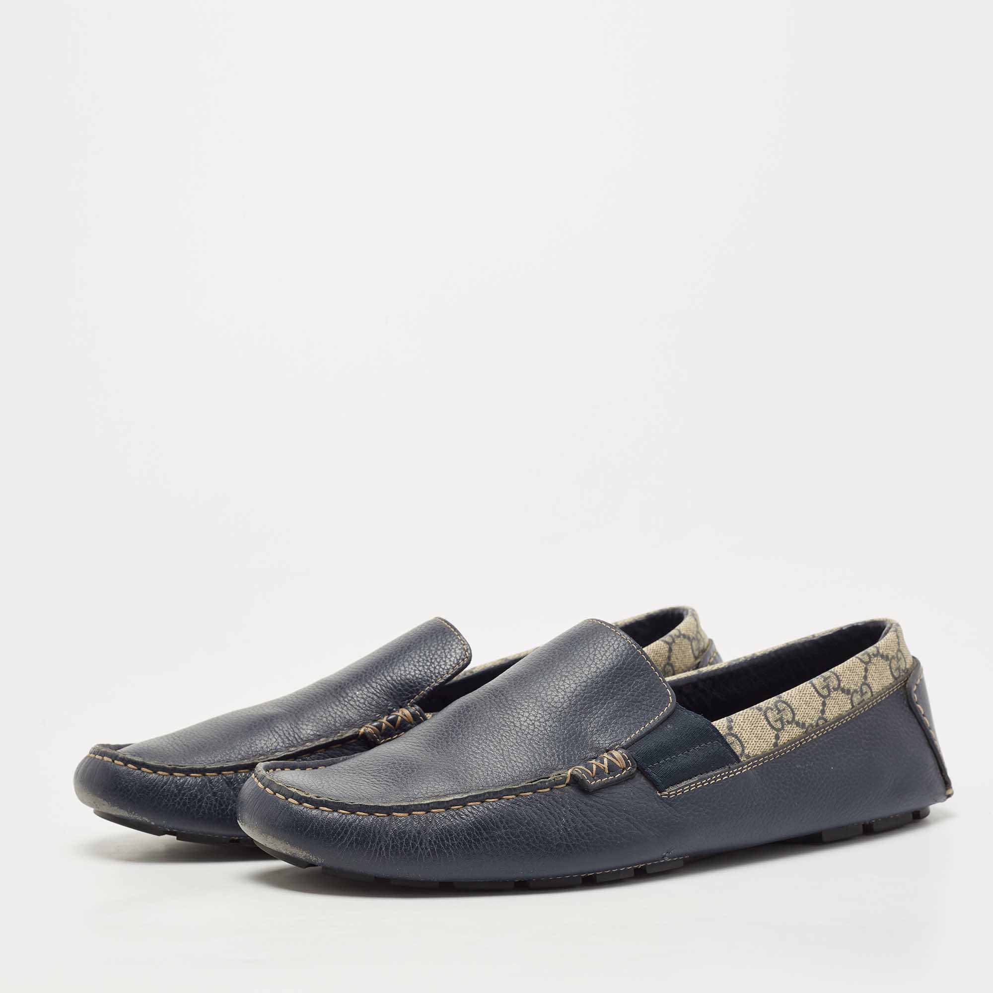 

Gucci Navy Blue/Beige Leather and GG Supreme Canvas Slip On Loafers Size