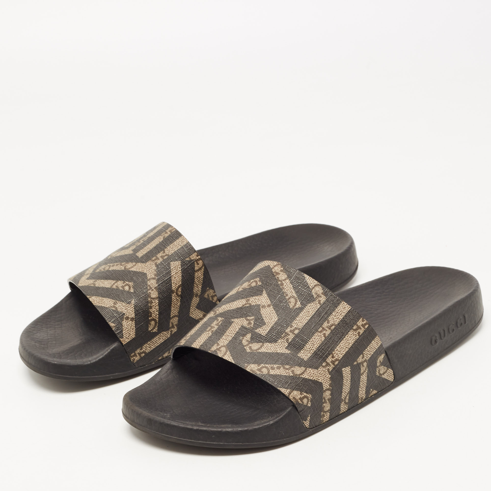 

Gucci Two Tone GG Supreme Printed Canvas Slides Size, Black