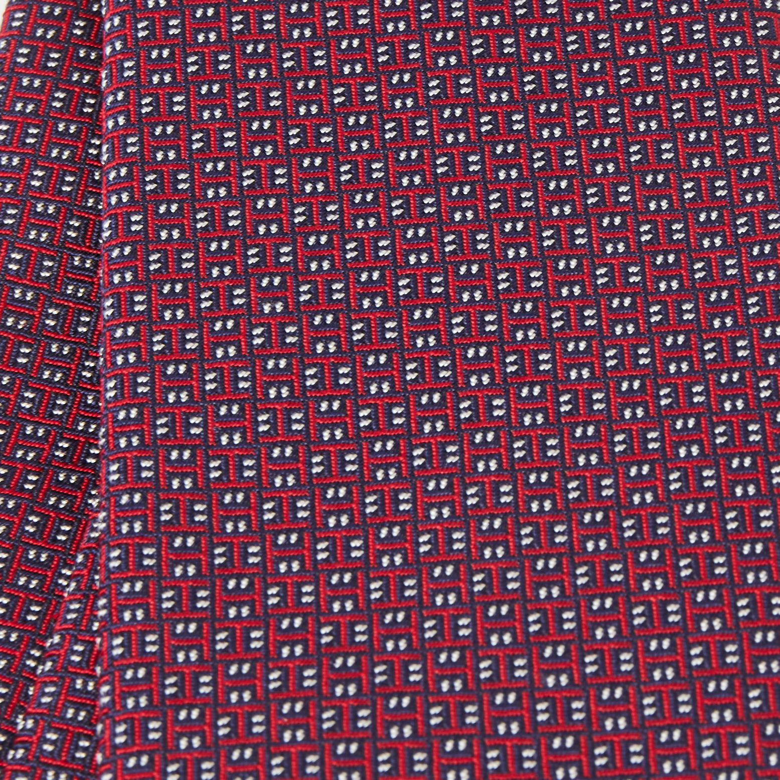 

Hermès Navy Blue & Red 7 Drift Silk Jacquard Slim Tie