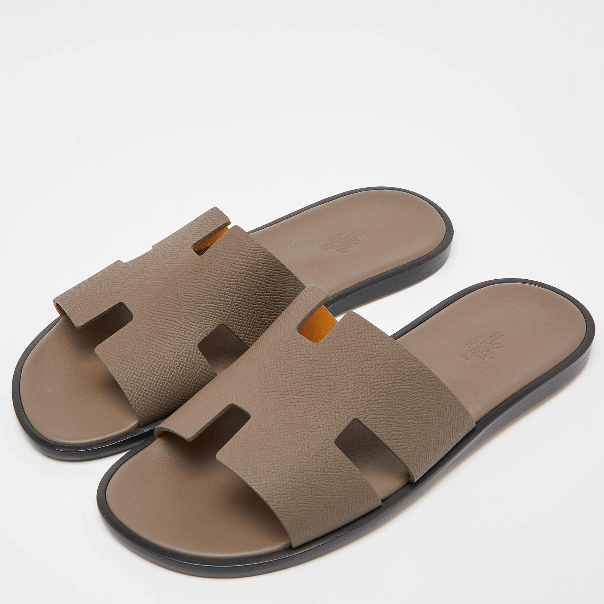 

Hermés Taupe Leather Izmir Flat Slides Size, Beige