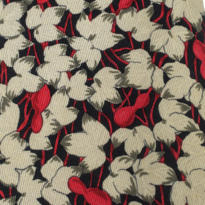 

Hermes Soft Green Spring Flower Printed Traditional Silk Tie