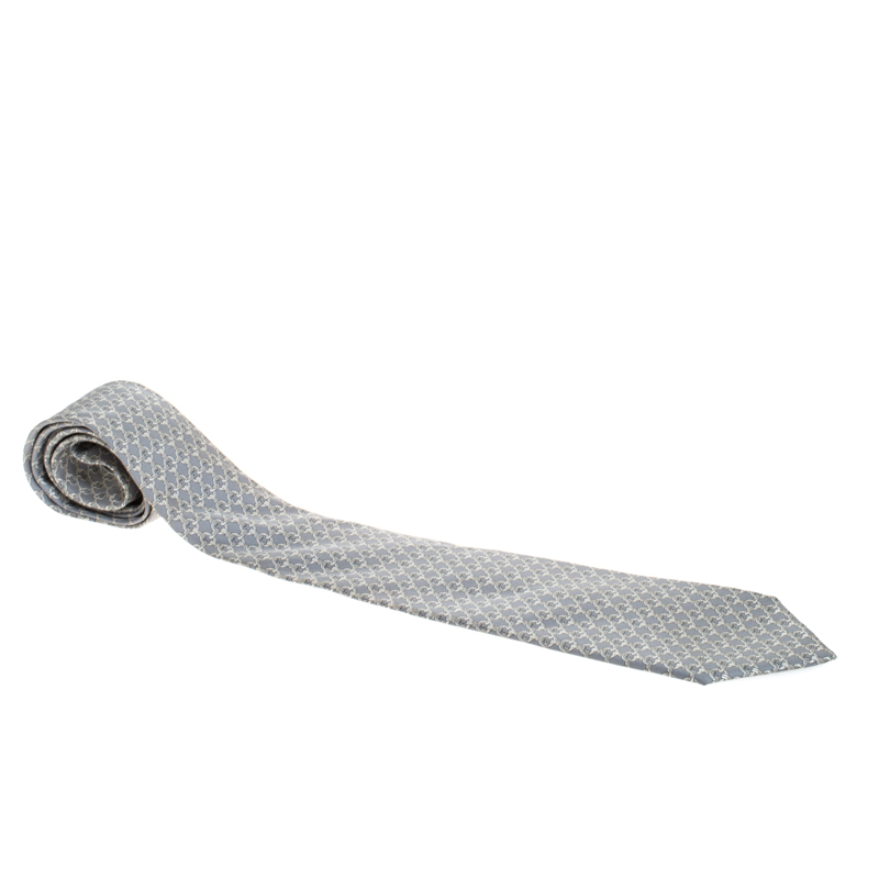 مملوكة مسبقًا ربطة عنق هيرمس حرير تول مطبوع وصلات سلسلة رصاصي باهت